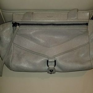 Leather handbag hardly used. In excellent shape.